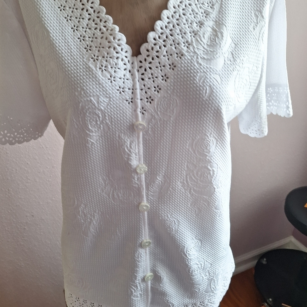 Chances R white PL Eyelet top - Picture 7 of 12